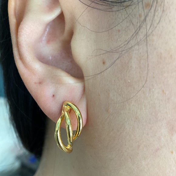 🎁 3 for $15. Vintage Napier Triple Gold Swirl Half Loop Post Earrings - Picture 6 of 6